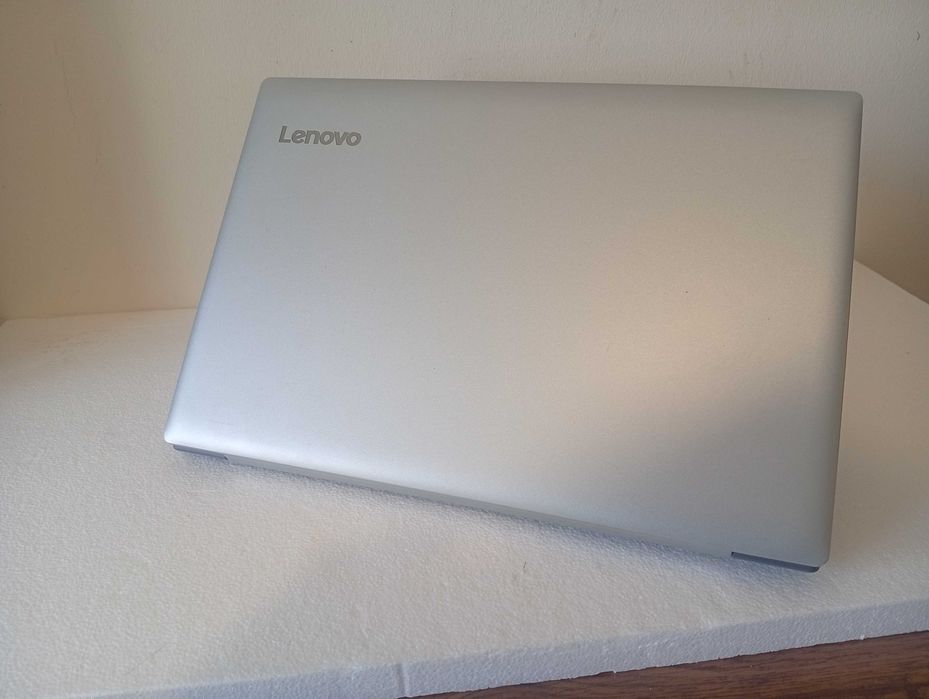 Lenovo Ideapad i7 7500 + Geforce 940MX + 16GB RAM + SSD
