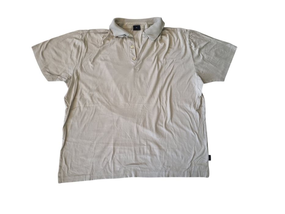 Bezowa bluzka meska t-shirt koszulka hugo boss 
Rozmiar xl 
Stan bardzo dobry 
Szerokość od pachy do pachy 63cm
Dlugosc całkowita 64 cm