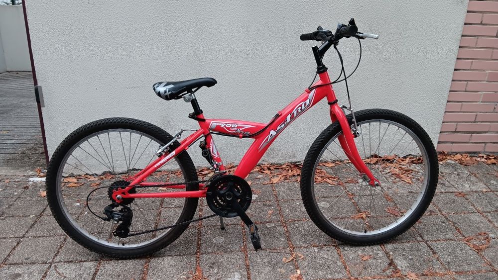 Bicicleta Astro roda 24 e 18 velocidades Shimano
