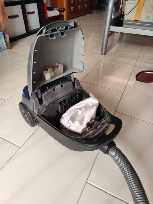 Aspirador BECKEN CleanMotionEco bvc2167