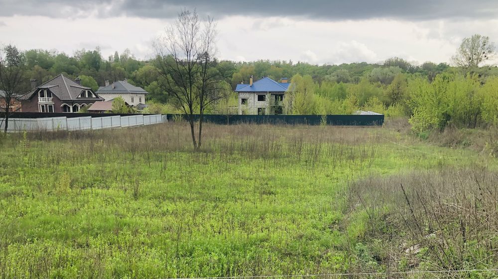 Фасадна ділянка в пейзажному місці!