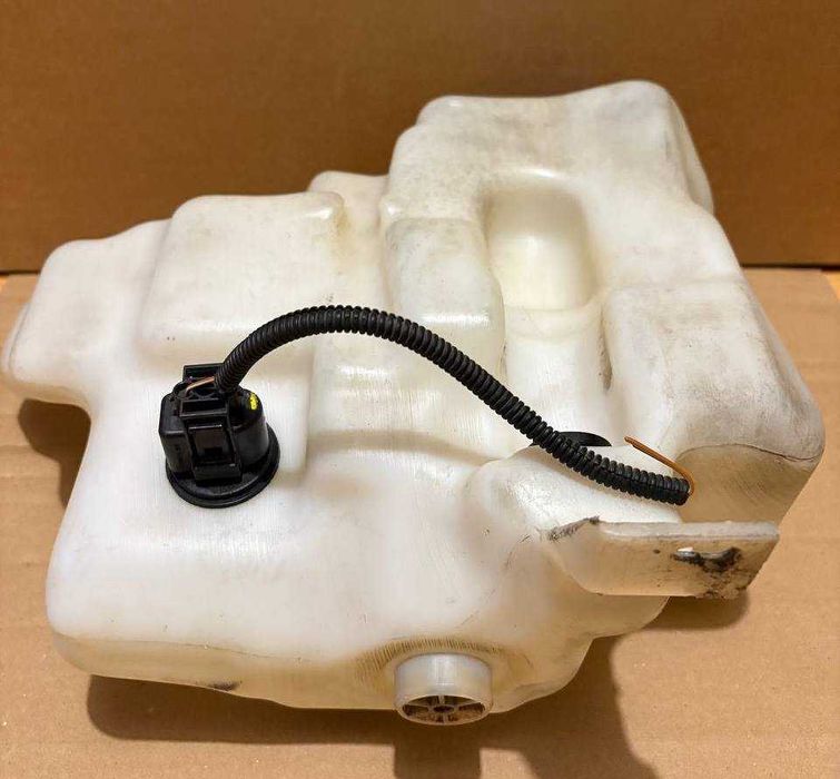 Продам бачки омивача фар 3л і 5л Шкода Октавія тур, реле 4B0 955 531C