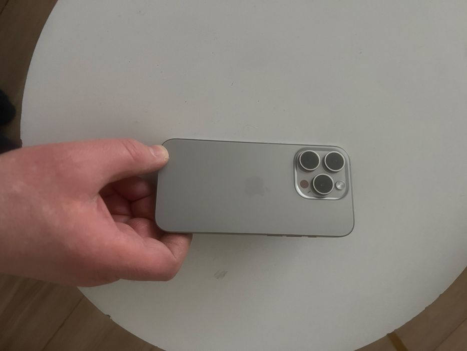 Iphone 15 pro 128 gb natural jak nowy gratisy