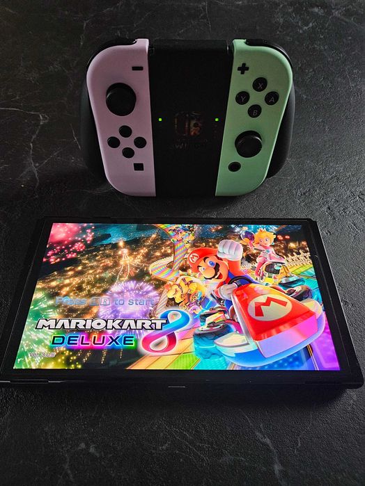 Nintendo Switch OLED + etui