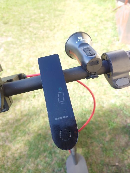 Hulajnoga Xiaomi 4 Electric Scooter elektryczna 300W 20 km/h