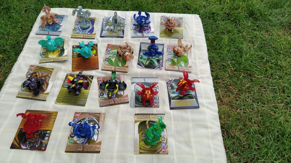 Bakugan  - zestaw 17 szt., 19 kart magnet., 26 kart