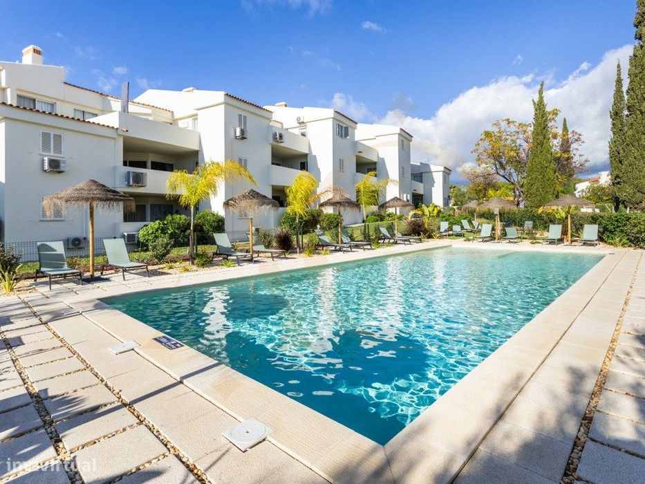 Apartamento T2 com terraço e piscina em Vale do Lobo