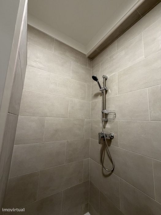 Apartamento De 54 M² Totalmente Remodelado A Estrear