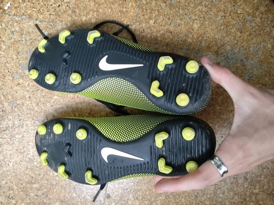 Equipamento de futebol para criança