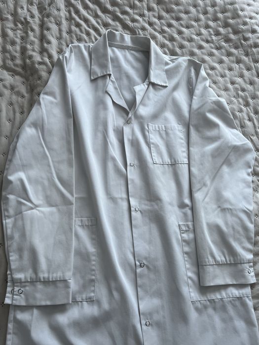 Biały fartuch medyczny