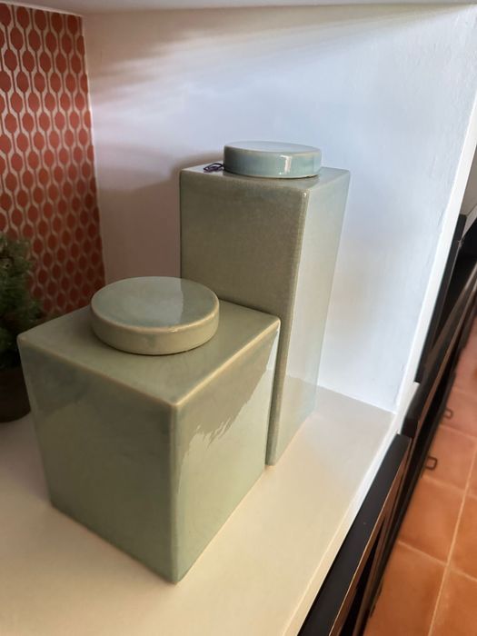 Peças azuis de decoração