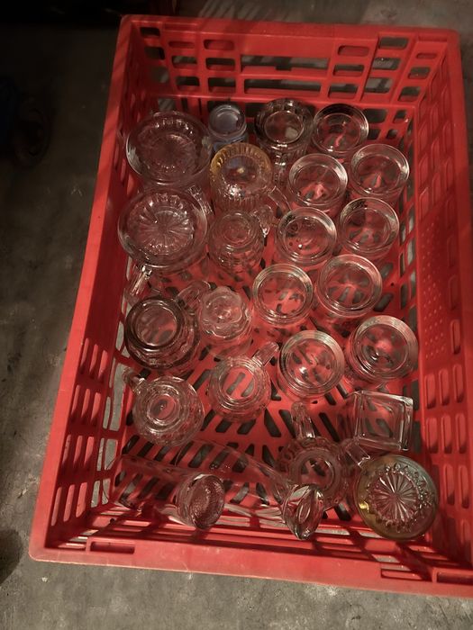 Canecas e copos variados