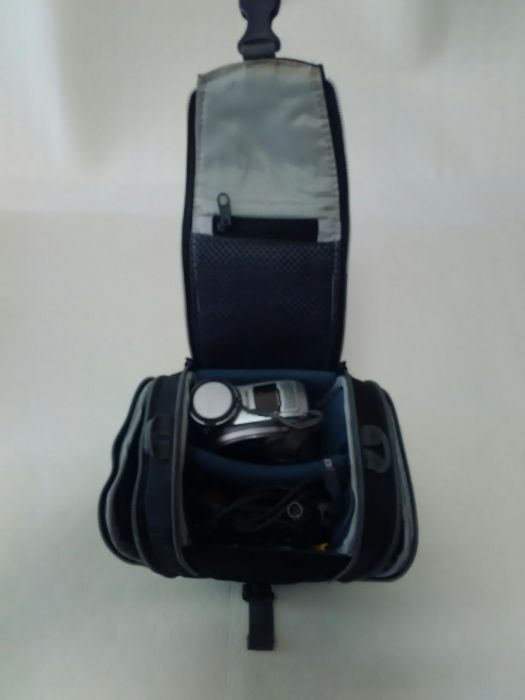 Câmara de Filmar Com Caixa de CD RW + Bolsa de Transporte + Mini Tripé