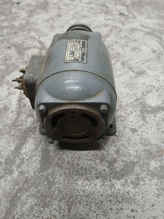 Silnik elektryczny AEG model DA020/4 zasilanie 230/380