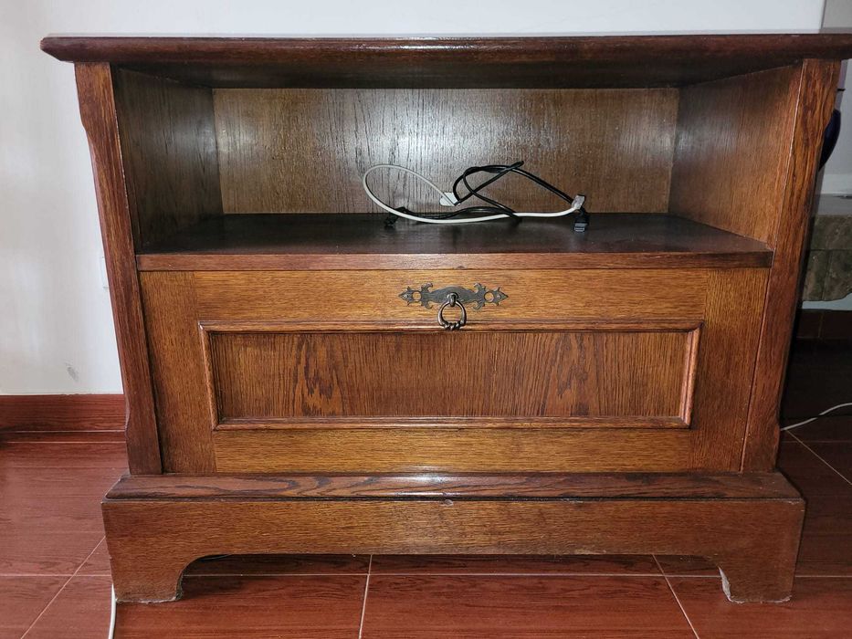 Armário para tv em madeira