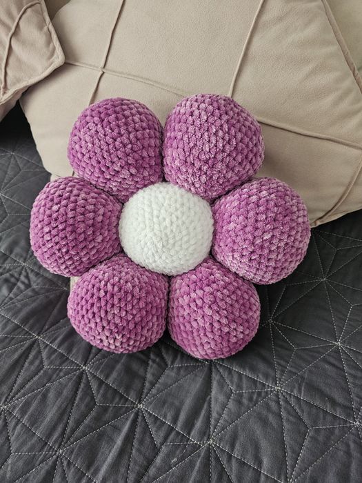 Fioletowa poduszka kwiatek