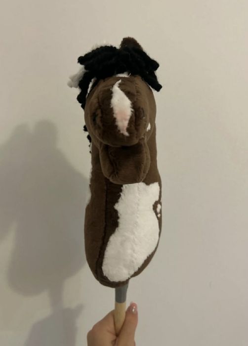 Łaciaty hobby horse A4
