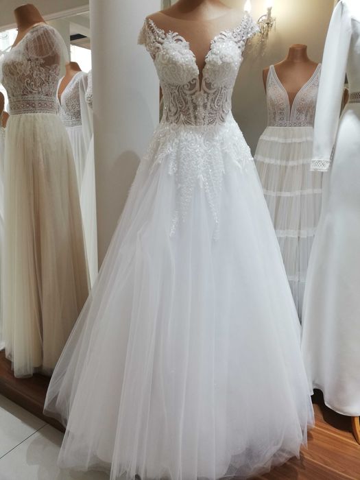 Sprzedam suknię ślubną wraz z dodatkami