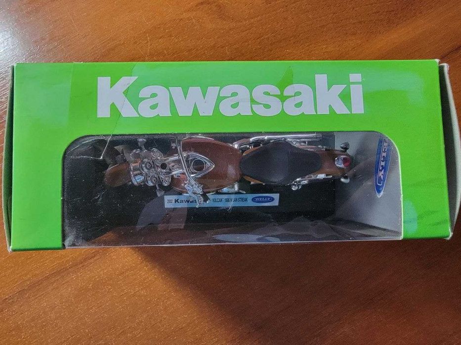Модель мотоцикла Kawasaki Vulcan 1500 Mean Streak 2002 1:18 Welly