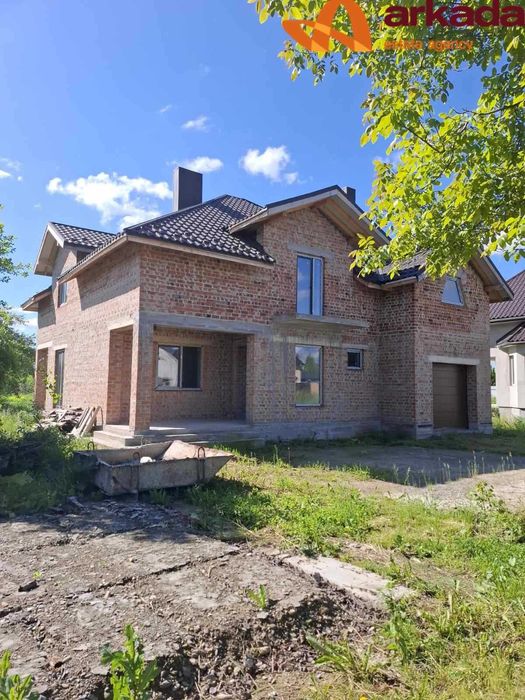 Продається будинок в котеджному містечку. До центру 15 хвилин.