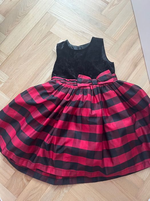Elegancka sukienka na święta dla dziewczynki