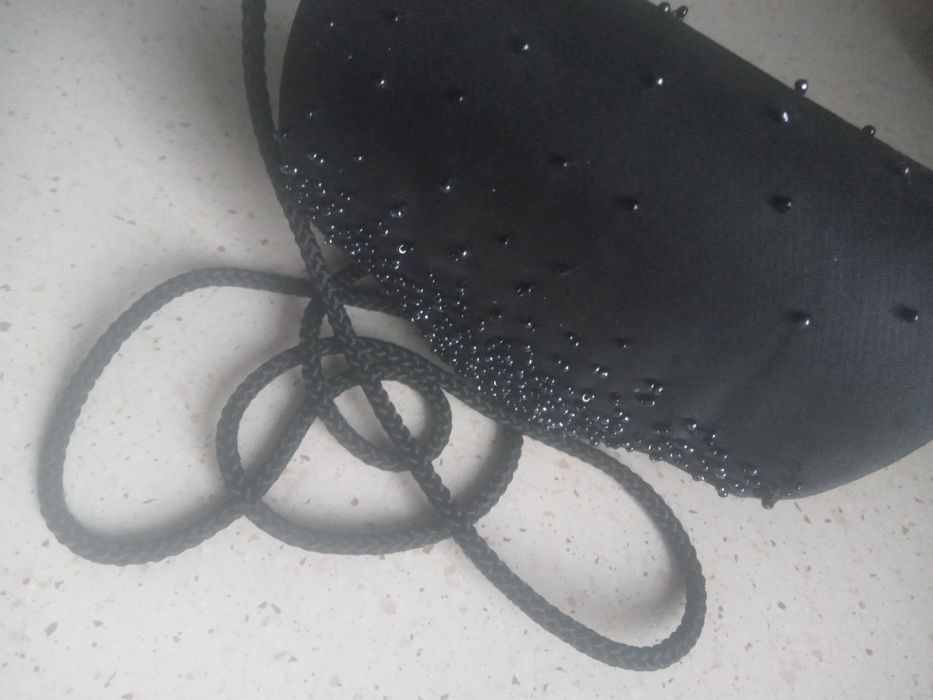 Mała czarna torebka damska kuferek