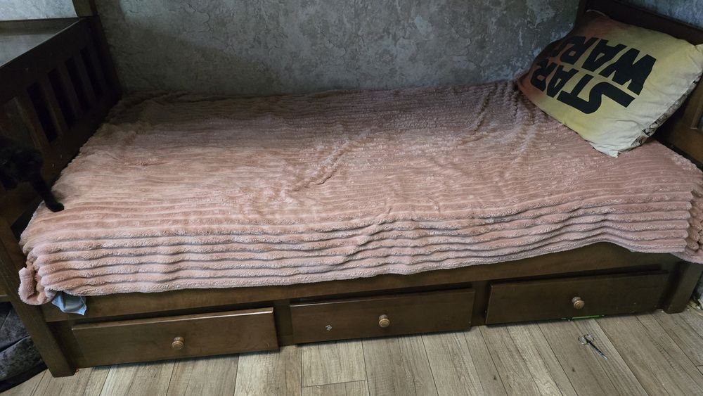Продам двоярусне дерев'яне ліжко "Володимир"