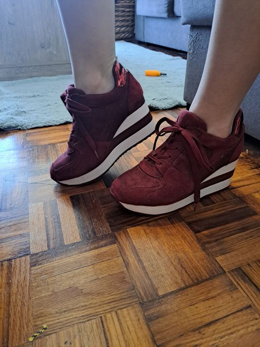 Calçado mulher bordó