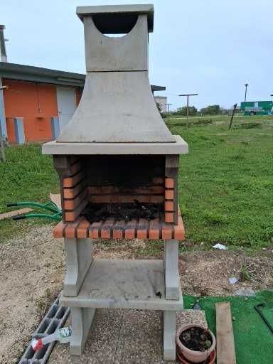 vendo churrasqueira com pouco uso 130euros