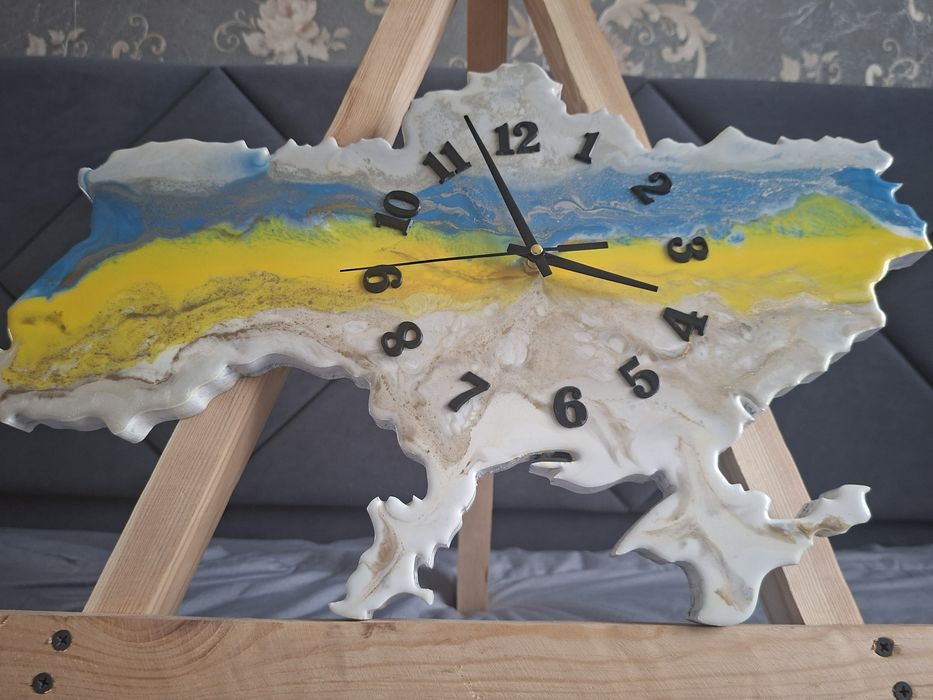 Годинники з епоскидної смоли. Ручна робота