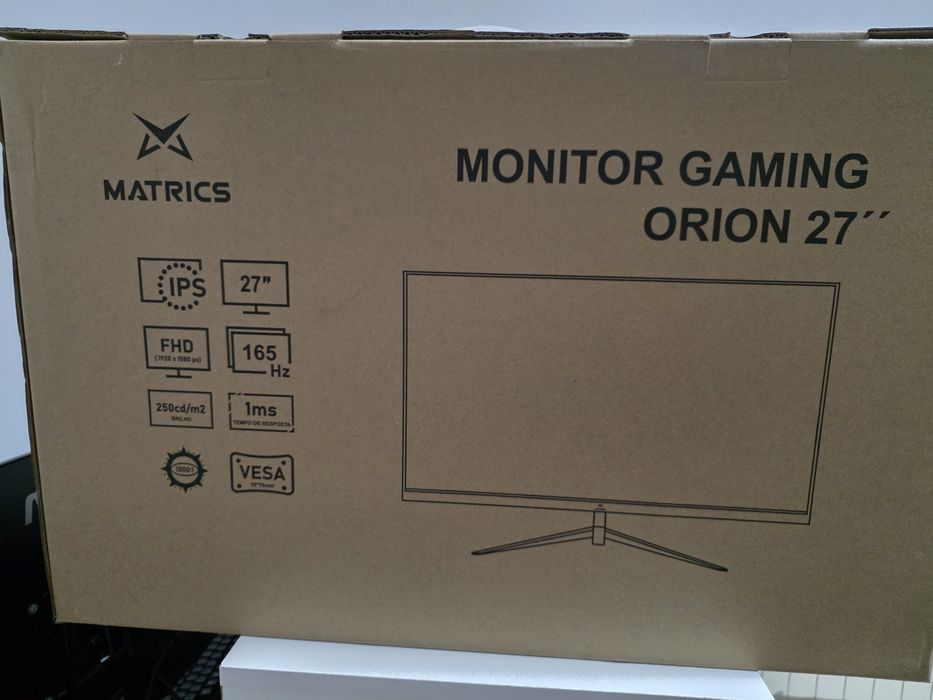 Monitores e itens de informática