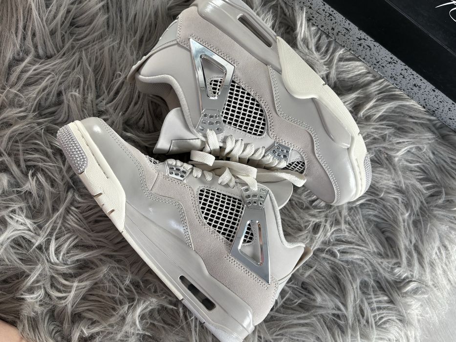 Jordan 4 frozen moment