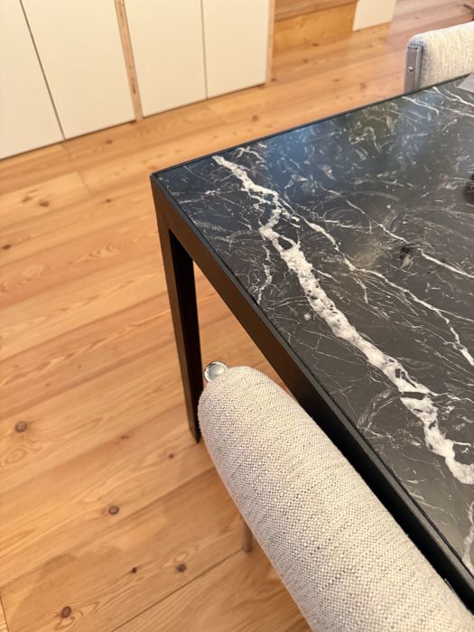 Mesa de Jantar Exclusiva Feita por Encomenda | Ferro, Cortiça e Mármore Natural