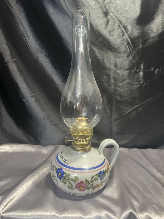 Lampa Naftowa z Ceramicznym Pojemnikiem Malowana z Regionalnym Wzorem