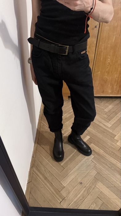 Czarne spodnie proste wrangler jeansy