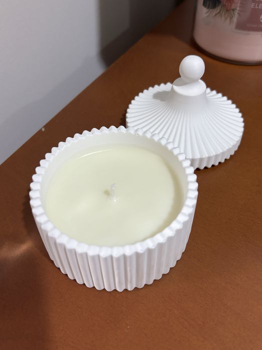 Faço peças em gesso e velas, tudo aromático