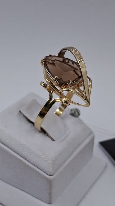 Золота каблучка з діамантами