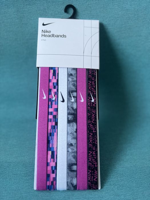Nike - komplet 6 opasek na glowe  z ciekawym nadrukie.