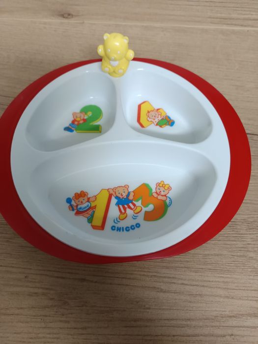 Prato bebé para aquecimento alimentos.