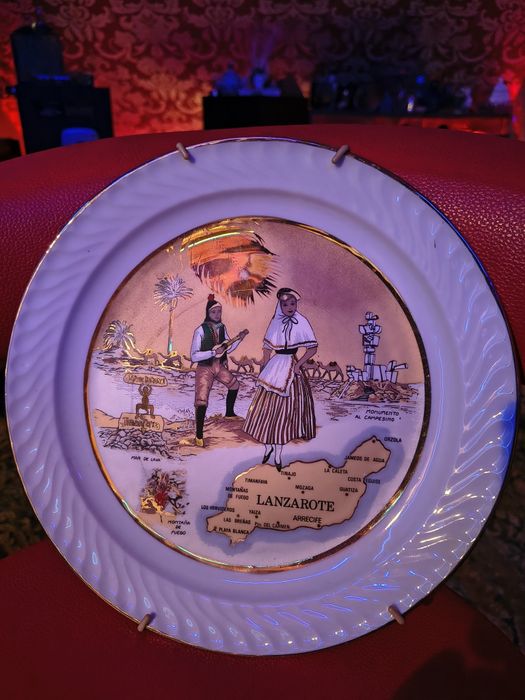 Porcelanowy kolekcjonerski talerz