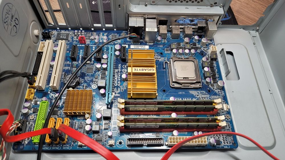 продам комплект процесор  xeon 5450. 3 ГГц материнська плата , пам'ять