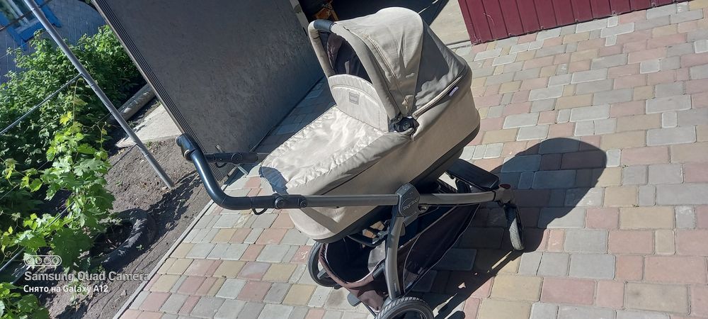 Дитяча коляска     .