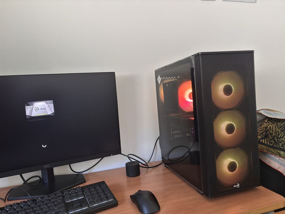 Vendo computador novo(ofereço cadeira)