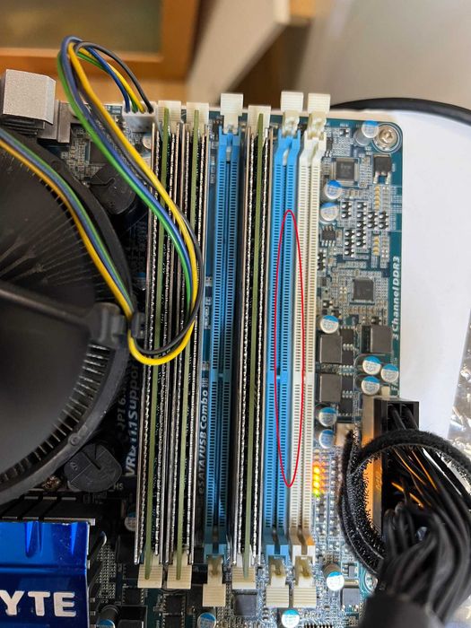 CPU i7920 + Motherboard - Socket 1366 - GA-X58A-UD3R (rev. 2.0)