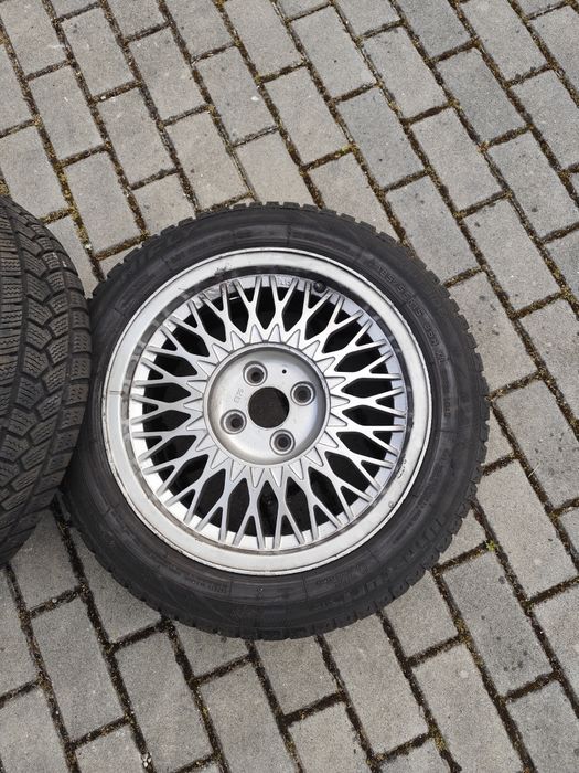 Jantes 15 c/ pneus 185/55 R15.