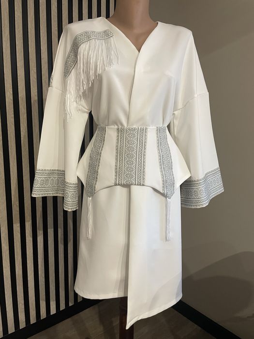Сукня-кімоно з вишивкою
