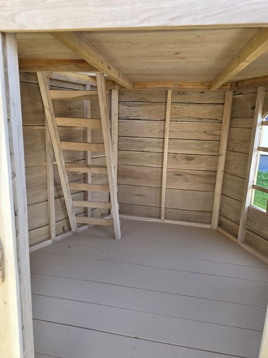 Plac zabaw w formie zamku,