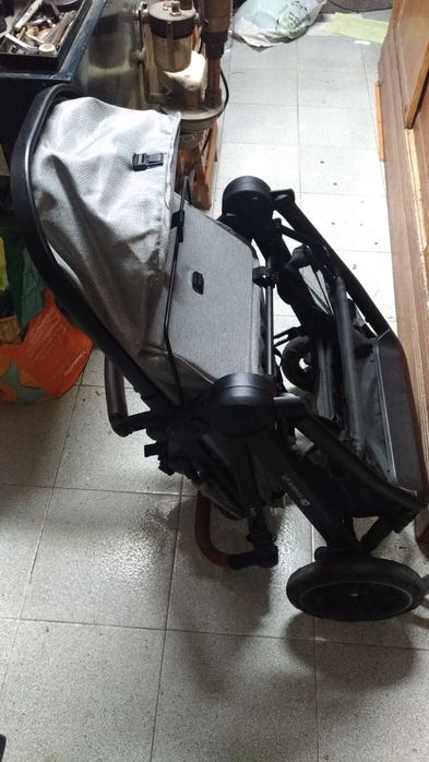 Carrinho de bebé Kinderkraft com suspensão