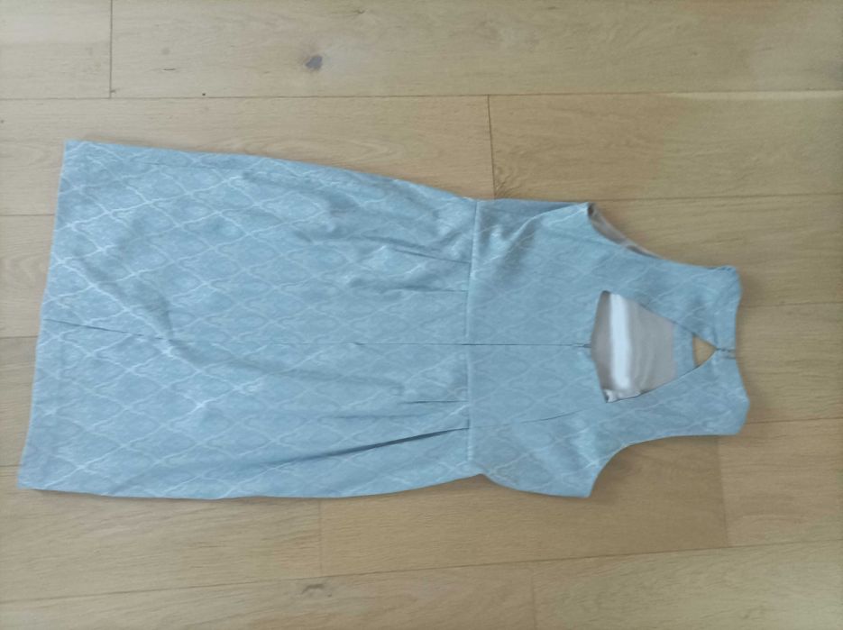 Piękna elegancka sukienka do kolana na podszewce 44