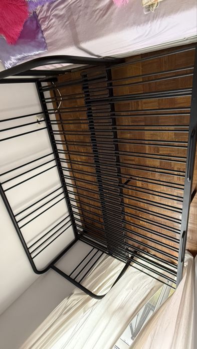 Cama de steiro que vira de casal